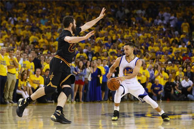 詹姆斯2年1.04亿顶薪续约湖人 父子同队创历史